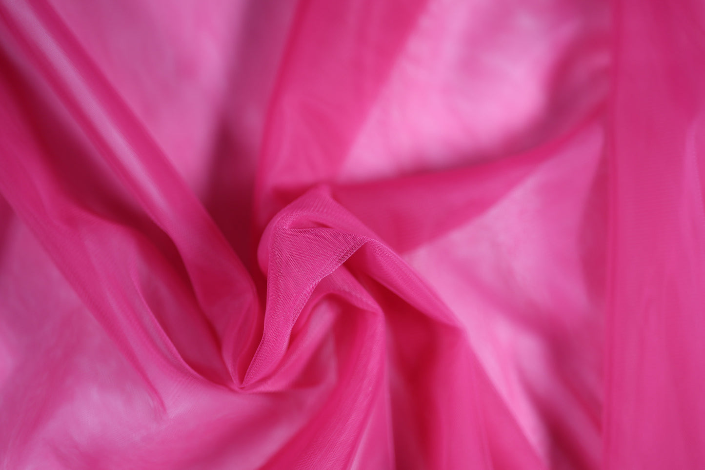 Tüll in Pink – feines, transparentes Netzgewebe