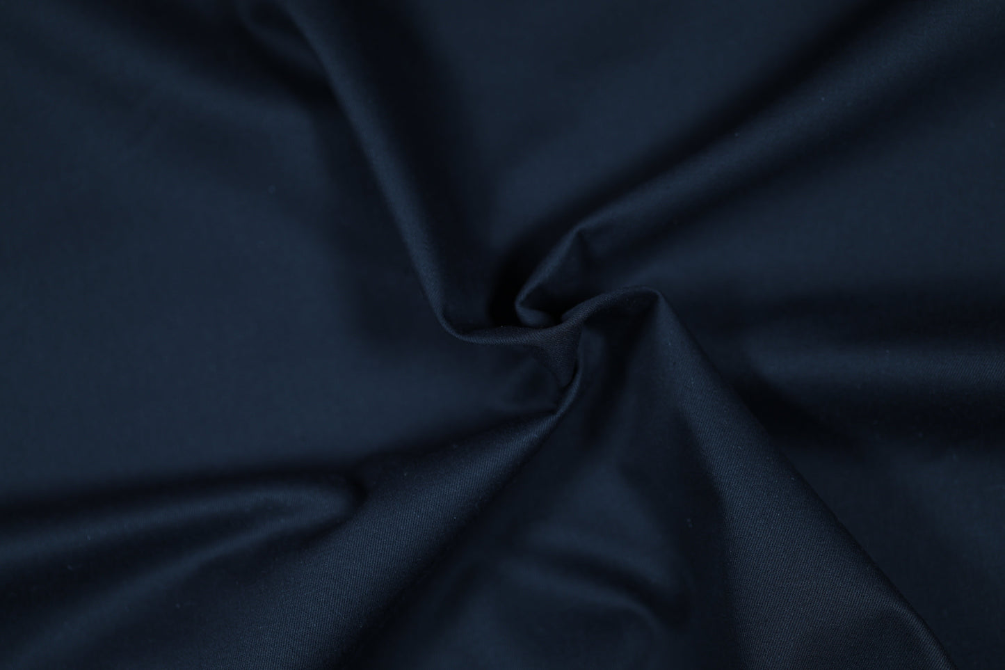 Tiefblauer Arbeitsstoff – blickdicht & widerstandsfähig