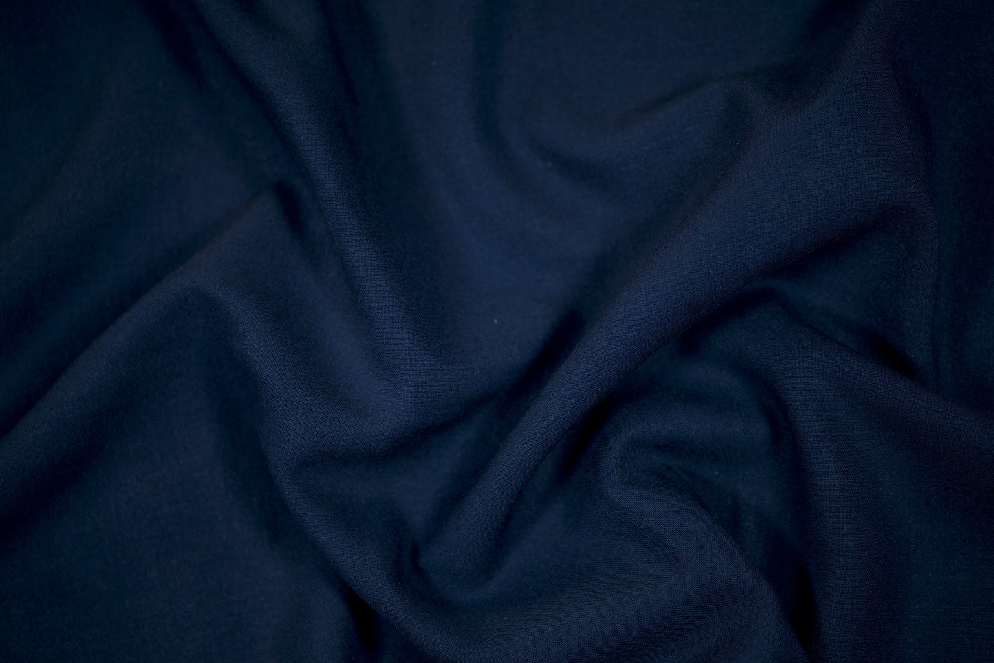 Sommerstoff in Marineblau mit Viskose