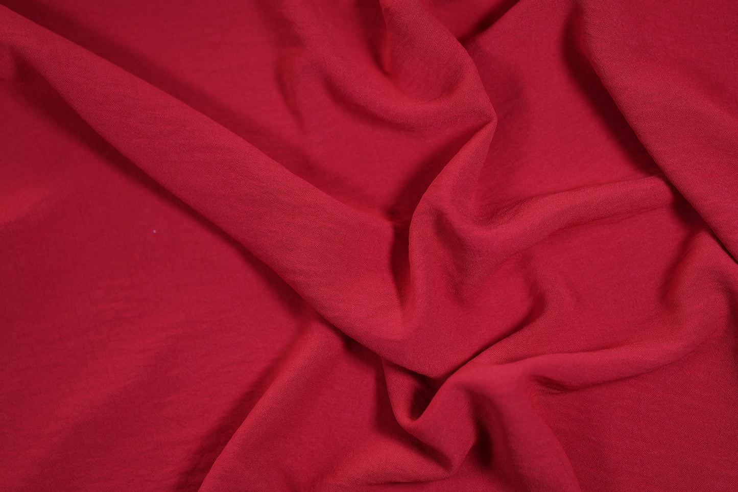 Roter Stoff – ideal für auffällige Modeideen