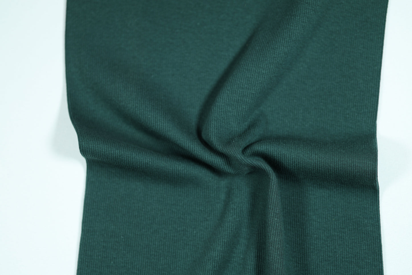 Bündchenstoff in sattem Grasgrün – ideal für sportliche Mode
