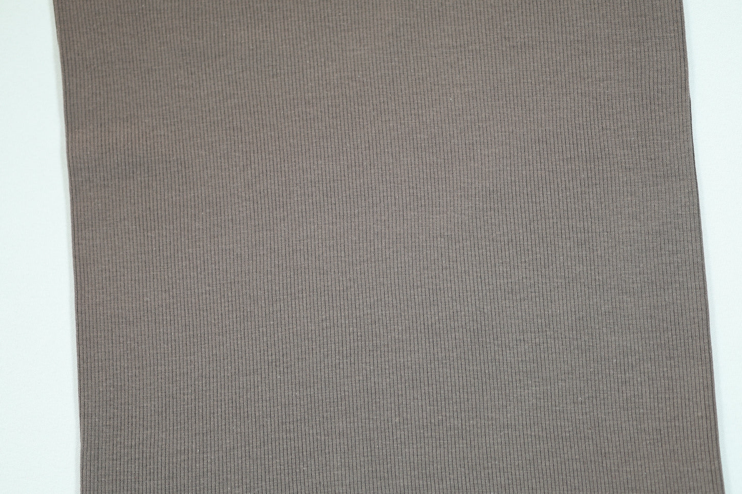 Elastischer Baumwoll-Bündchenstoff in Taupe für Pullover und Hosen