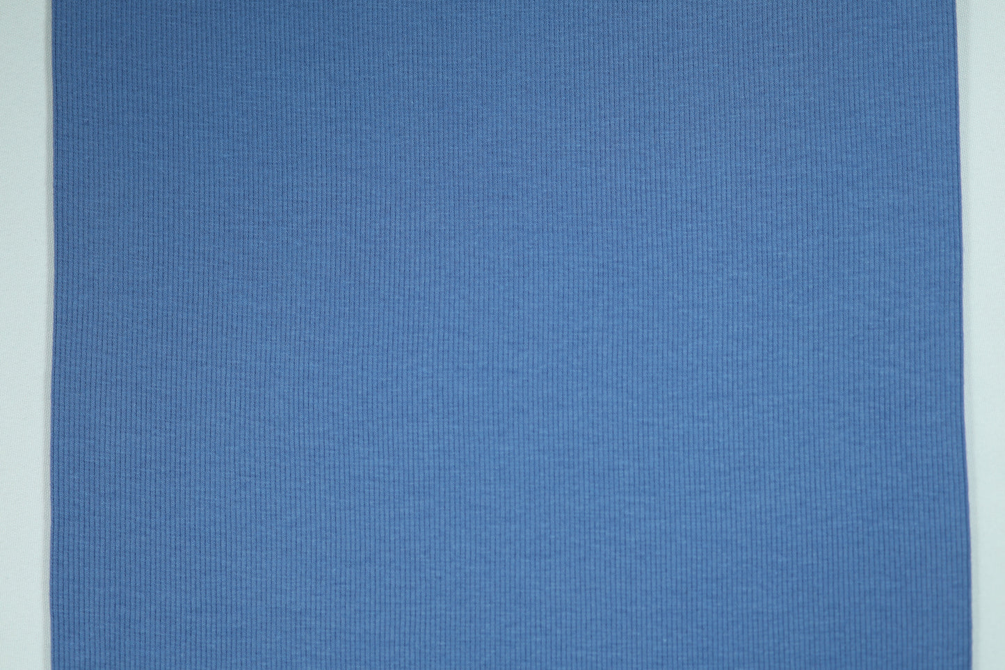 Dehnbarer Stoff für Bündchen in klassischem Jeansblau