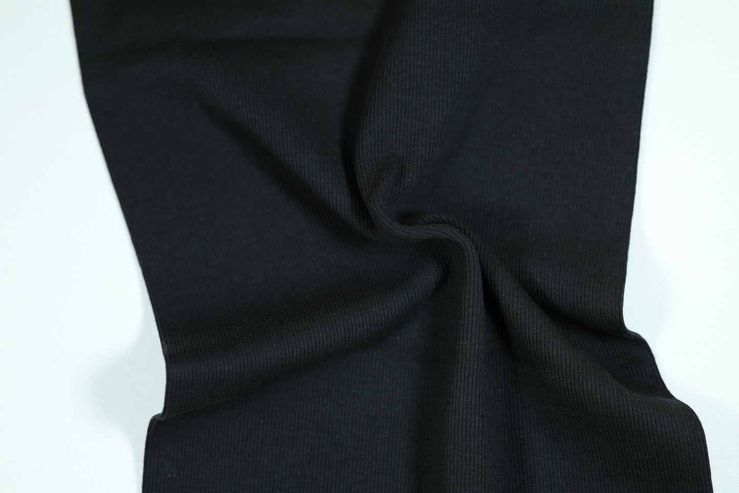 Schwarzer Bündchenstoff aus Baumwolle – elastisch und ideal für Saumabschlüsse