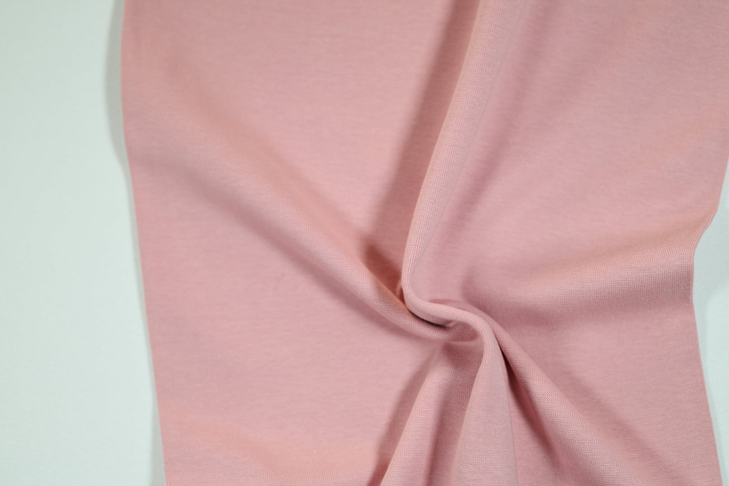 Bündchenstoff Baumwolle in sanftem Altrosa – zart, elastisch und feminin