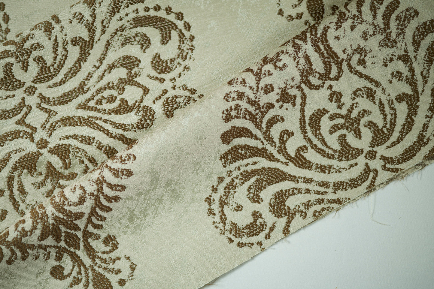 Ornament Jacquard – Beige & Schokobraun – robuster Dekostoff für Wohnaccessoires und Möbelbezüge
