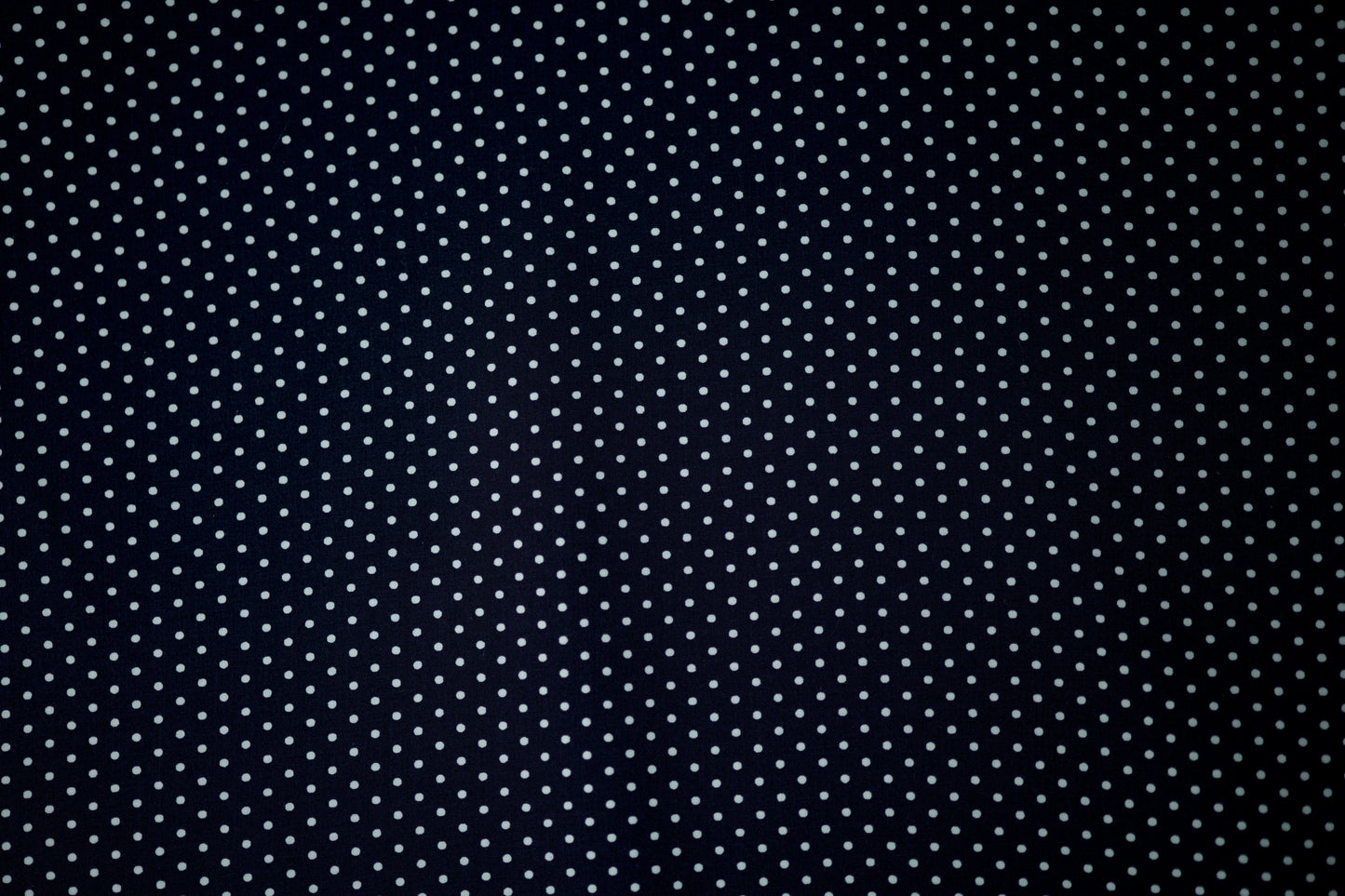Leichter Viskosestoff mit Punkte in Schwarz (fein gestreut) – ideal für Sommerkleider