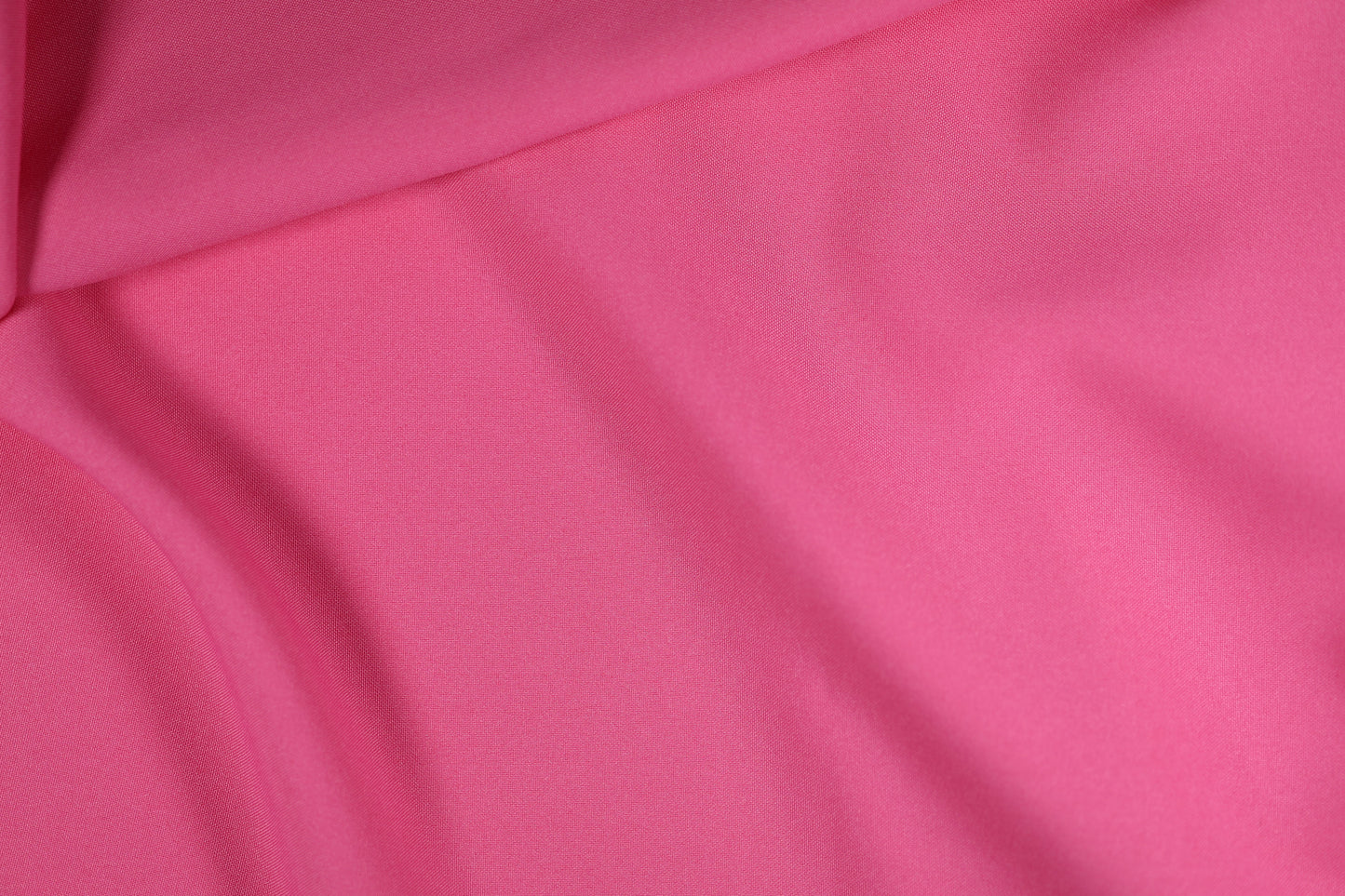 Polyester Panama Stoff in kräftigem Pink – eleganter Faltenwurf