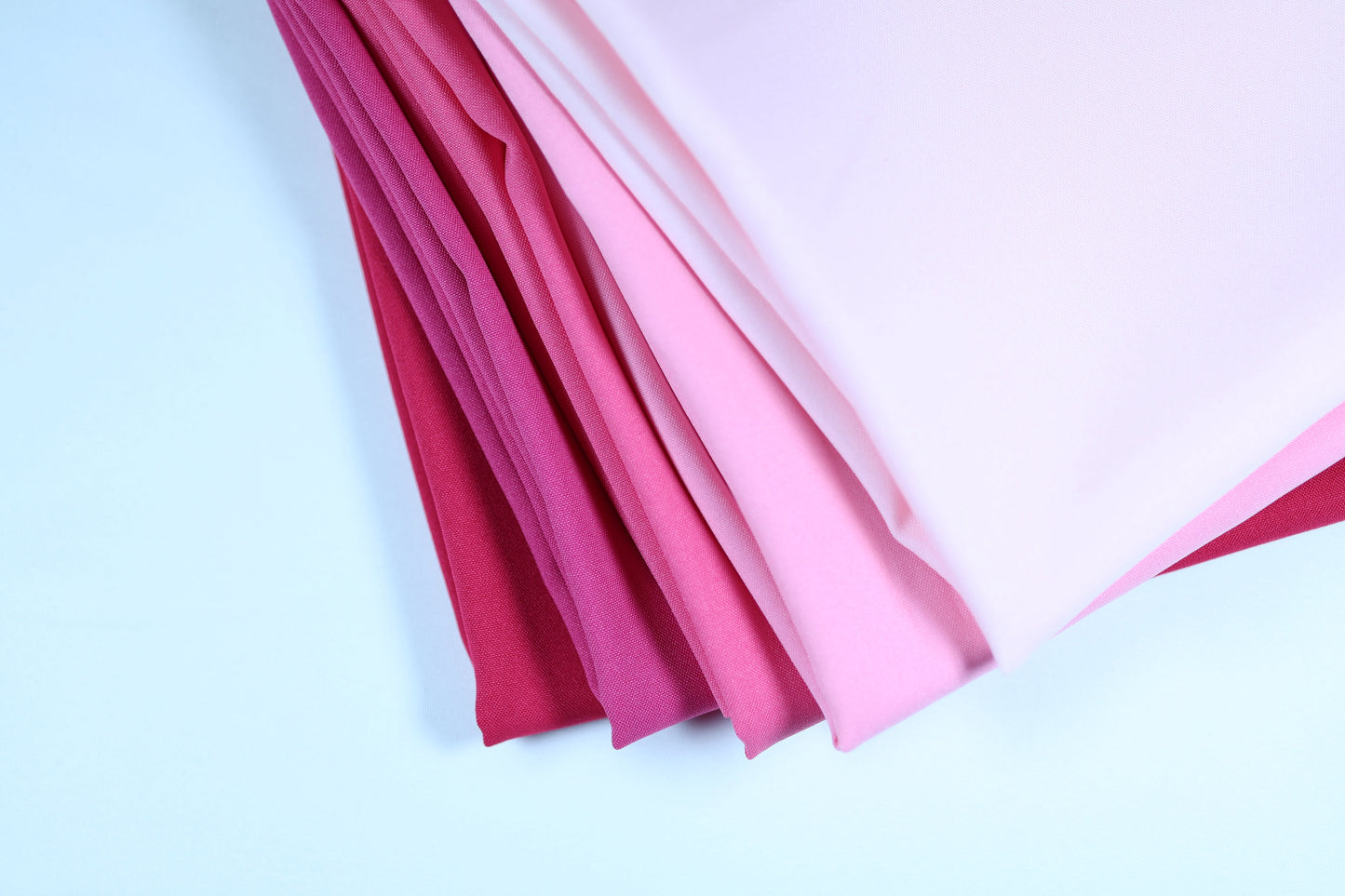 Alle Farben der Polyester Panama Kollektion – Altrosa mittig sichtbar