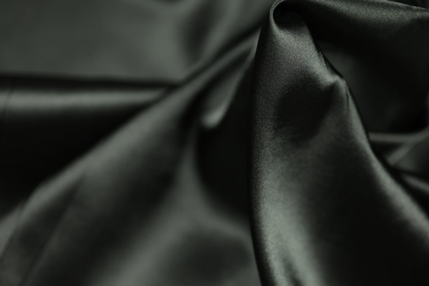 Satin Stoff in Dunkelanthrazit glänzend – weicher Stoff ideal für elegante Kleider, Dekoration oder DIY-Nähprojekte