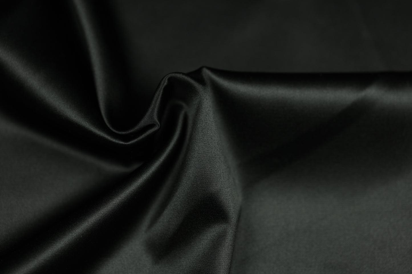 Satin Stoff in Anthrazit Schwarz glänzend – weicher Stoff ideal für elegante Kleider, Dekoration oder DIY-Nähprojekte