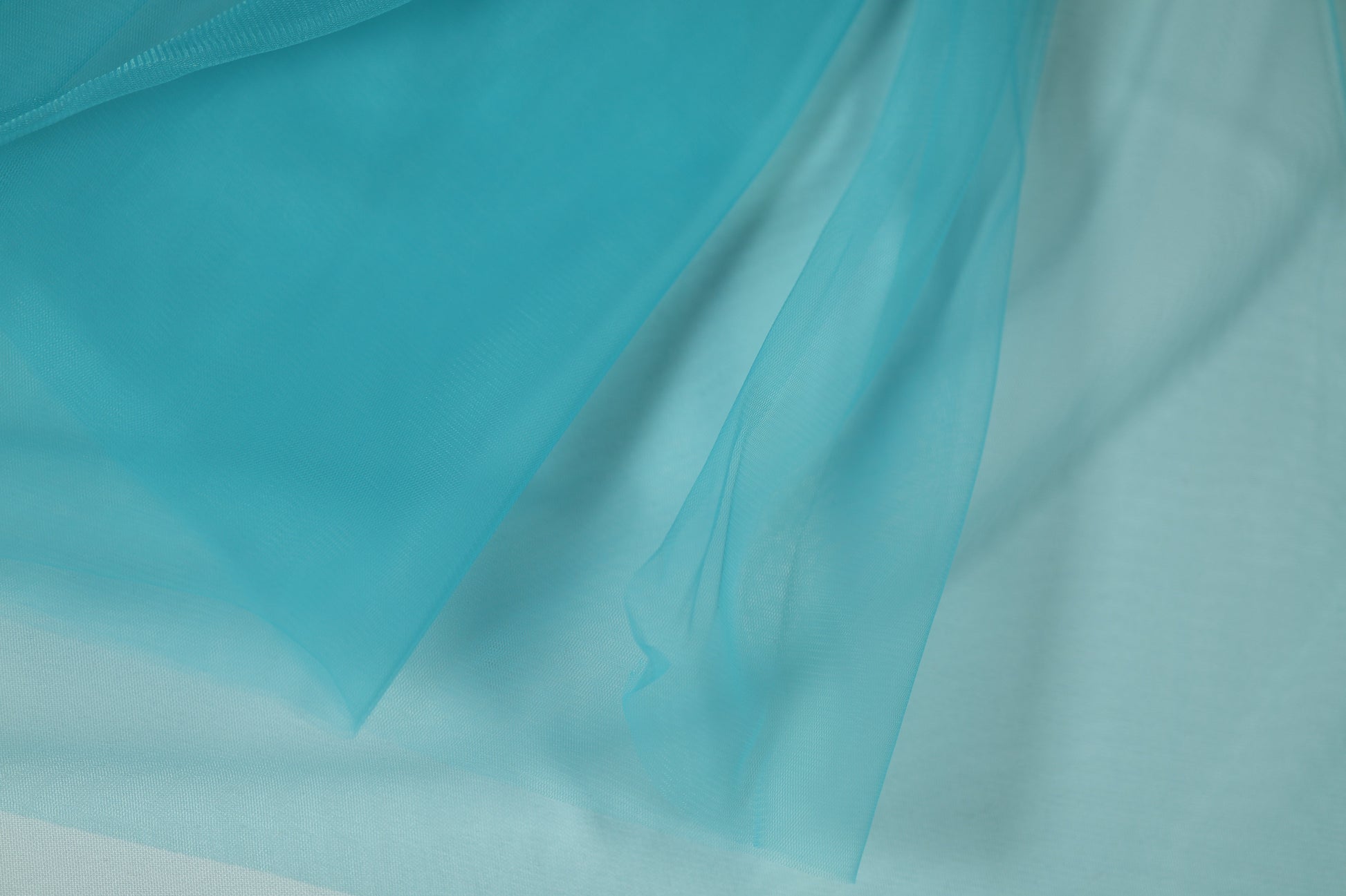 Transparenter Tüll in Türkis für Deko & mehr