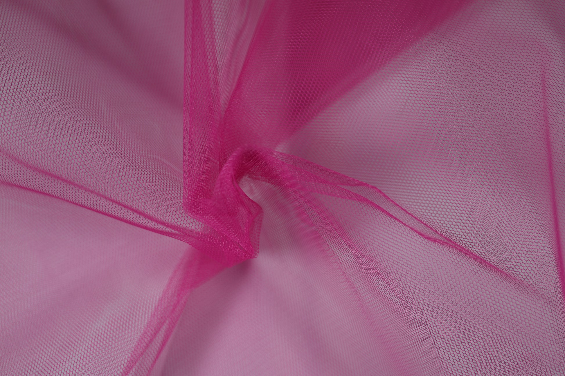 Tüll in Fuchsia – ideal für Dekorationen, Röcke und Schleier