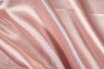 Altrosafarbener Satin für elegante Projekte