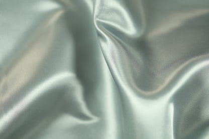 Eleganter Satin in Grau für minimalistische Designs