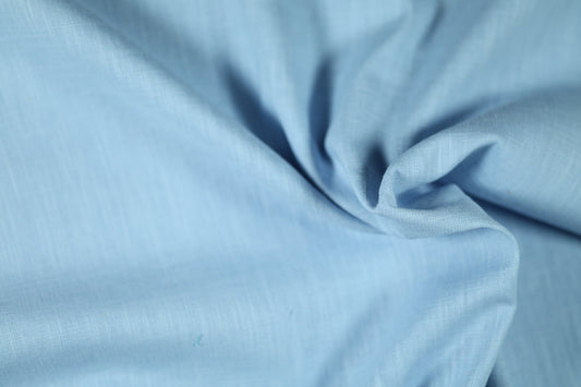 Leinenstoff in Himmelblau – natürlich, atmungsaktiv und hautfreundlich