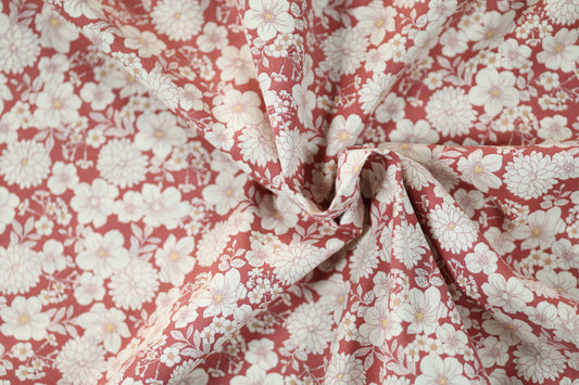 Altrosafarbener Baumwollstretch mit weißen Blumen – nostalgisch und edel