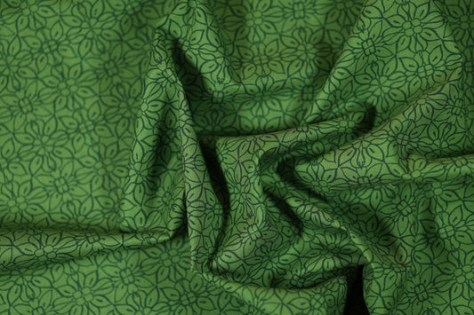 Baumwollstretch – Waldgrün mit ornamentaler Blütenstruktur – elastischer Baumwollstoff für kreative Projekte