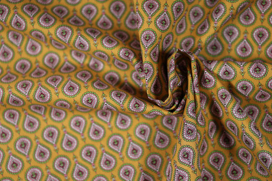Baumwollstretch – Senfgelb mit Paisleymuster in Rosa & Grün – elastischer Baumwollstoff für kreative Projekte