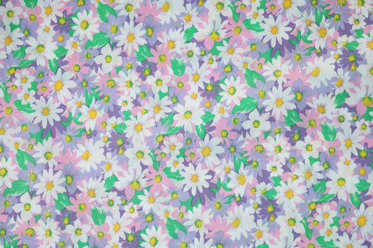 Baumwollstretch – Bunte Frühlingsblumen auf Fliedergrund – elastischer Baumwollstoff für kreative Projekte