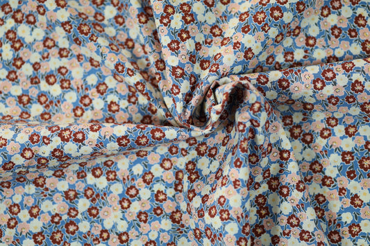 Baumwollstretch – Vintage-Blumen auf Creme und Hellblau – angenehm, flexibel und hochwertig verarbeitet