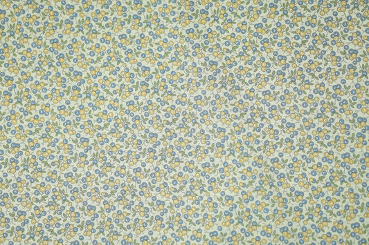 Floraler Baumwoll-Stretchstoff in Blaubeere & Zitrone – ideal für Bekleidung und kreative Projekte