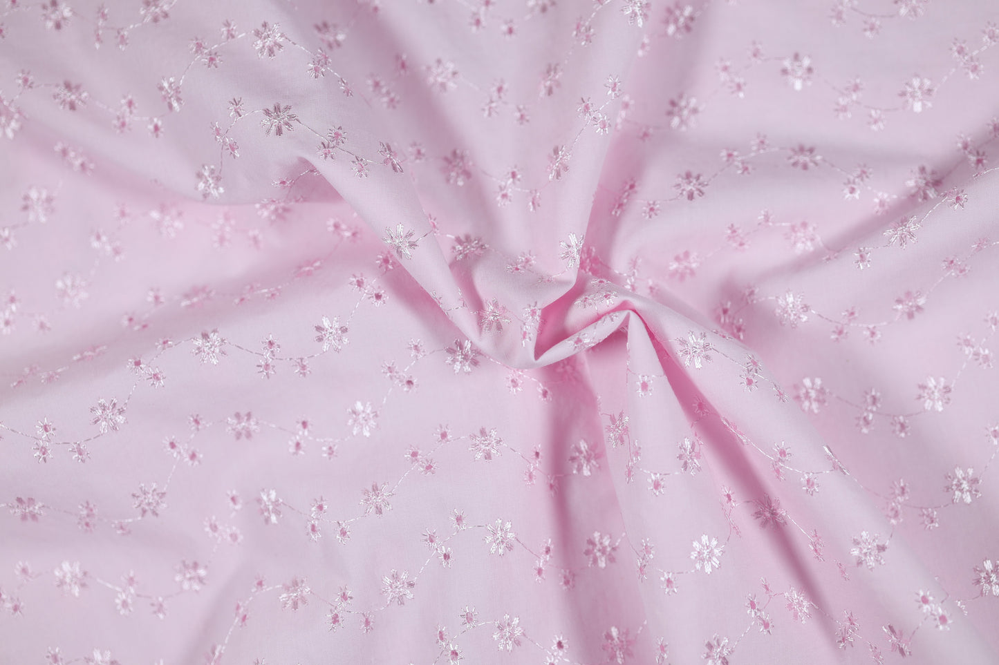 Hochwertiger Baumwollstretch Blütenstickerei Rosa – weich, dehnbar und bunt
