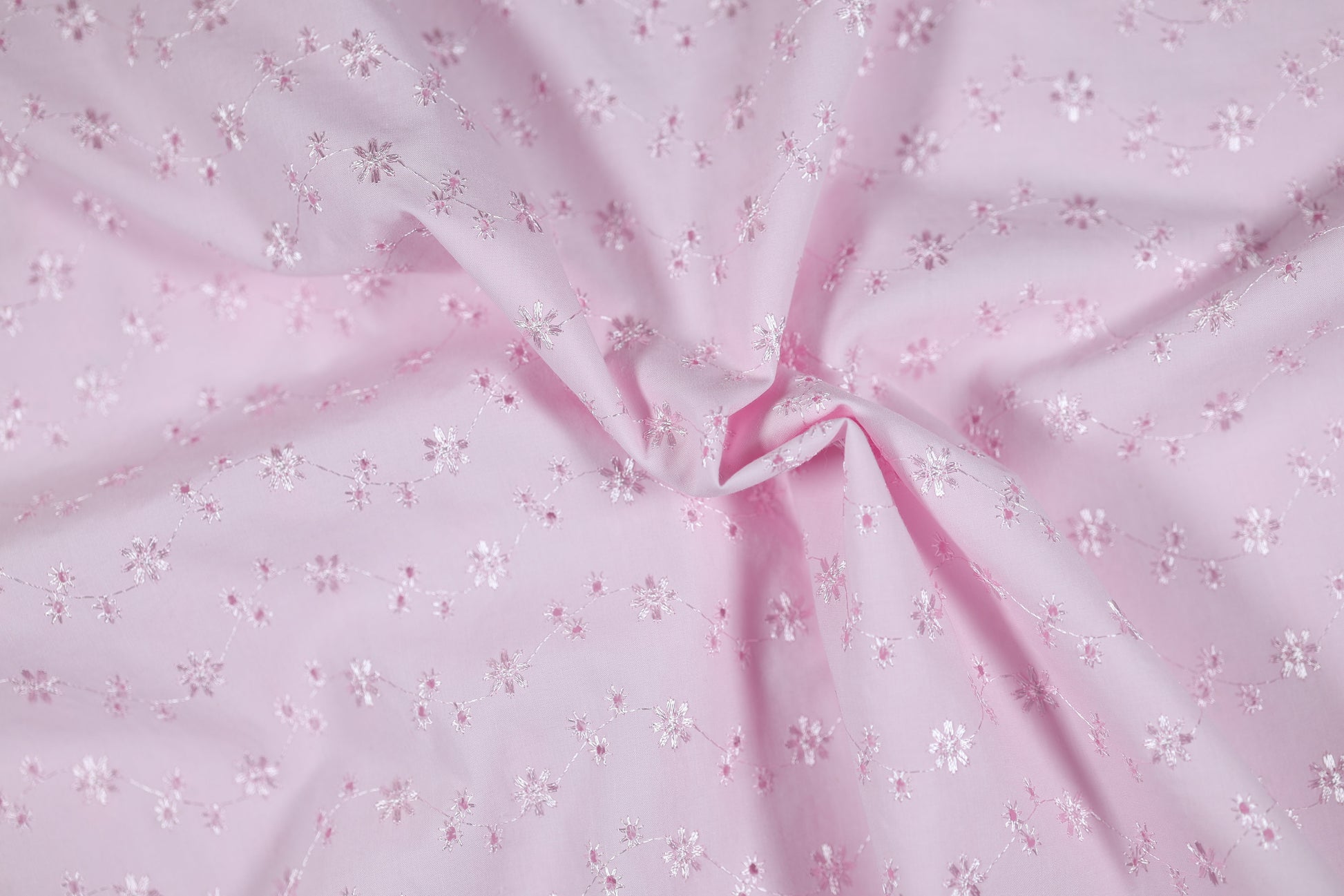 Hochwertiger Baumwollstretch Blütenstickerei Rosa – weich, dehnbar und bunt