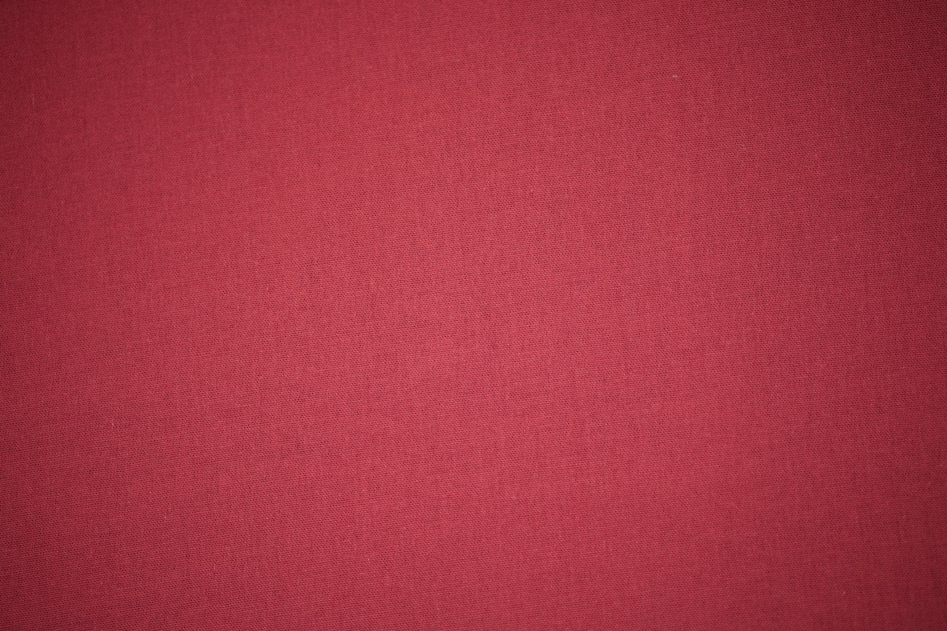 Eleganter Leinenstoff in Bordeaux – ideal für feminine Bekleidung