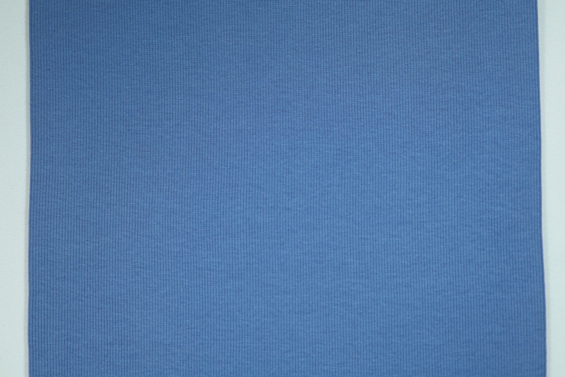 Dehnbarer Stoff für Bündchen in klassischem Jeansblau