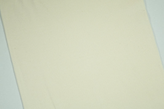 Feiner Bündchenstoff in zartem Eierschale-Ton – für elegante Kleidungsabschlüsse