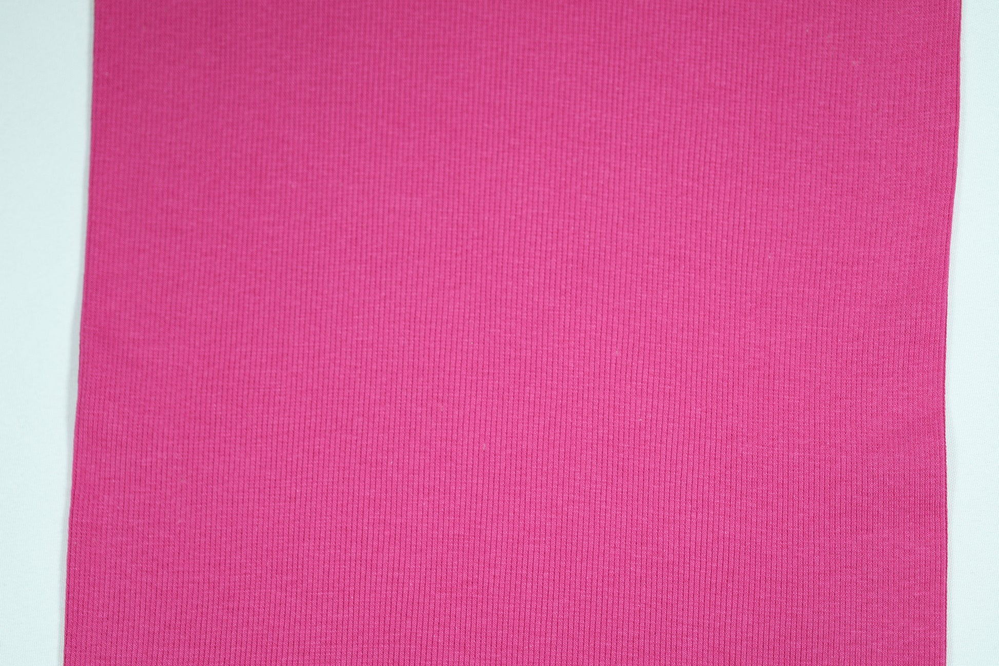 Dehnbarer Bündchenstoff in Fuchsia – weich und modisch für Kinderkleidung