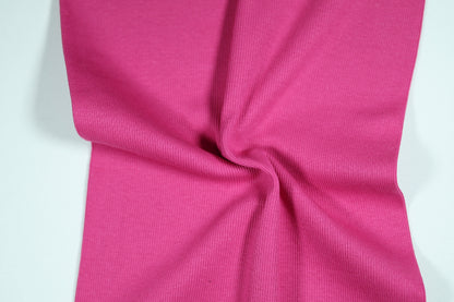 Bündchenstoff in kräftigem Fuchsia – perfekt für moderne Nähprojekte