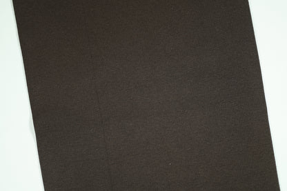 Dunkelbrauner Bündchenstoff mit Rippstruktur – robust und angenehm zu tragen