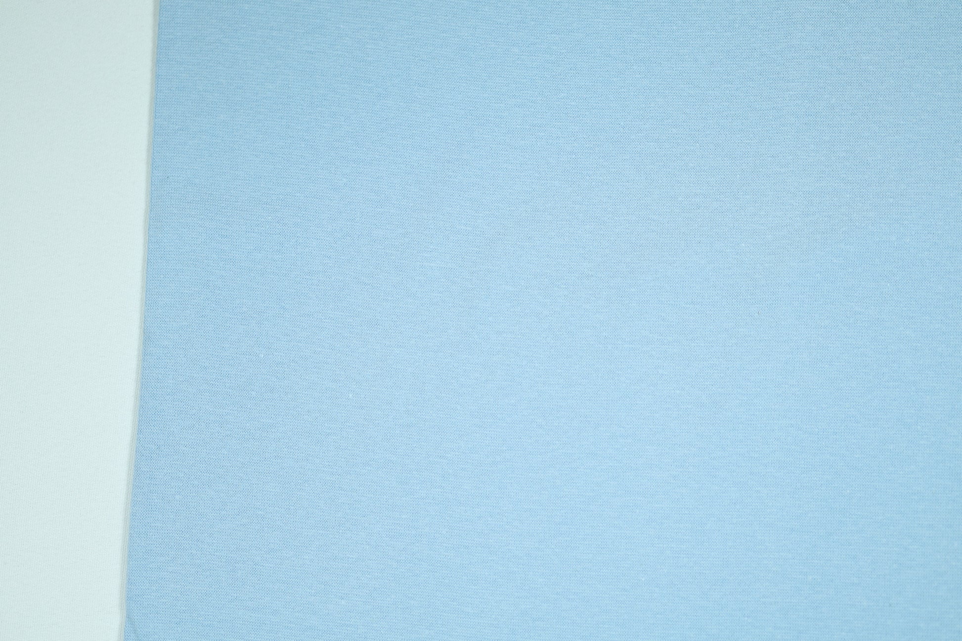Hellblauer Bündchenstoff aus Baumwolle – weich und dehnbar 34cm breit