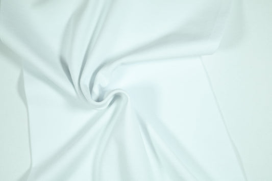 Bündchenstoff aus Baumwolle in klassischem Reinweiß – ideal für vielseitige Abschlüsse