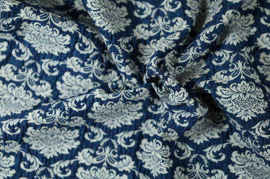 Gedrehter Jacquard-Stoff, der die gewebte Struktur und das Muster zeigt
