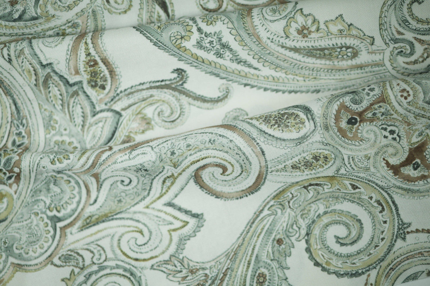 Paisley Dekostoff – Naturweiß & Salbeigrün – hochwertiger Polsterstoff ideal für Vorhänge und Sessel