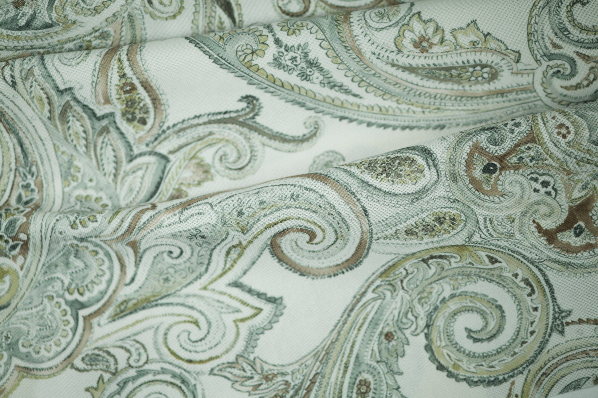 Paisley Dekostoff – Naturweiß & Salbeigrün – hochwertiger Polsterstoff ideal für Vorhänge und Sessel