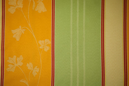 Warme Orangetöne kombiniert mit Grün und Blumenmuster