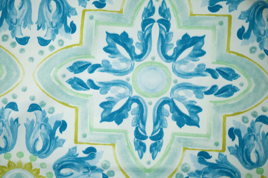 Mediterraner Vorhangstoff mit Ornamentmuster in Himmelblau und Mintgrün – frisch und stilvoll