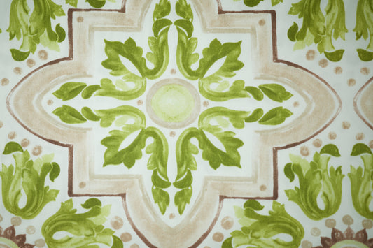 Dekostoff in klassischem Design mit Grasgrün und Beige – ideal für elegante Gardinen