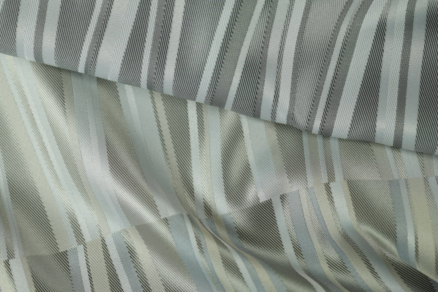 Harmonisches Streifendesign in Grau – klassisch und modern zugleich