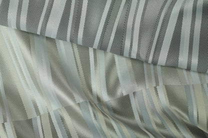 Harmonisches Streifendesign in Grau – klassisch und modern zugleich