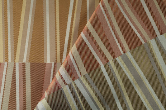 Streifenstoff in Goldbraun und Kupfertönen – edel und gemütlich