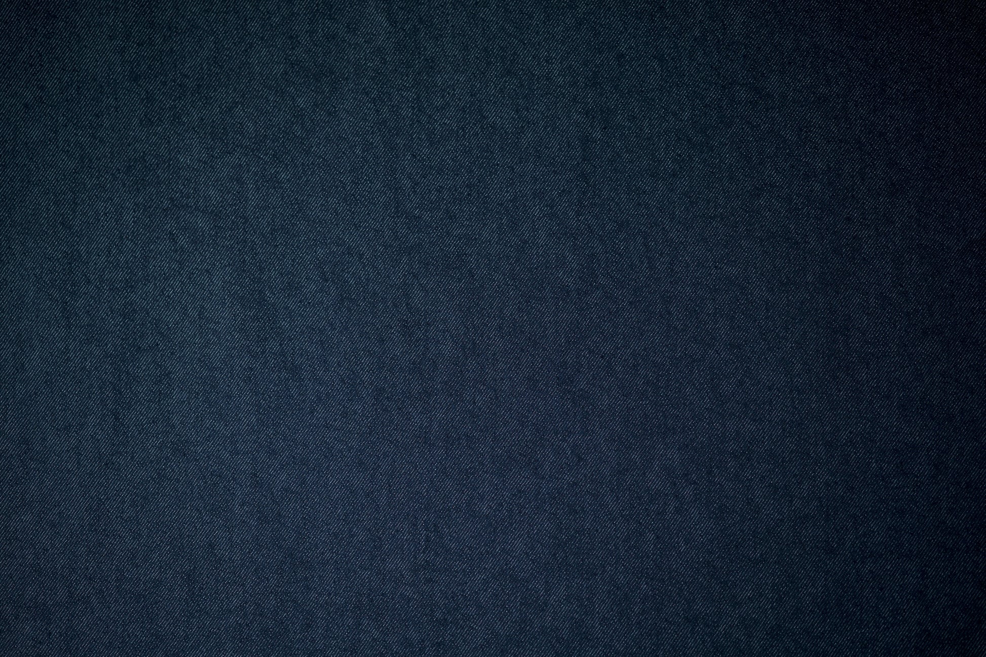 Denimstoff in Jeansblau, ideal für robuste Kleidung