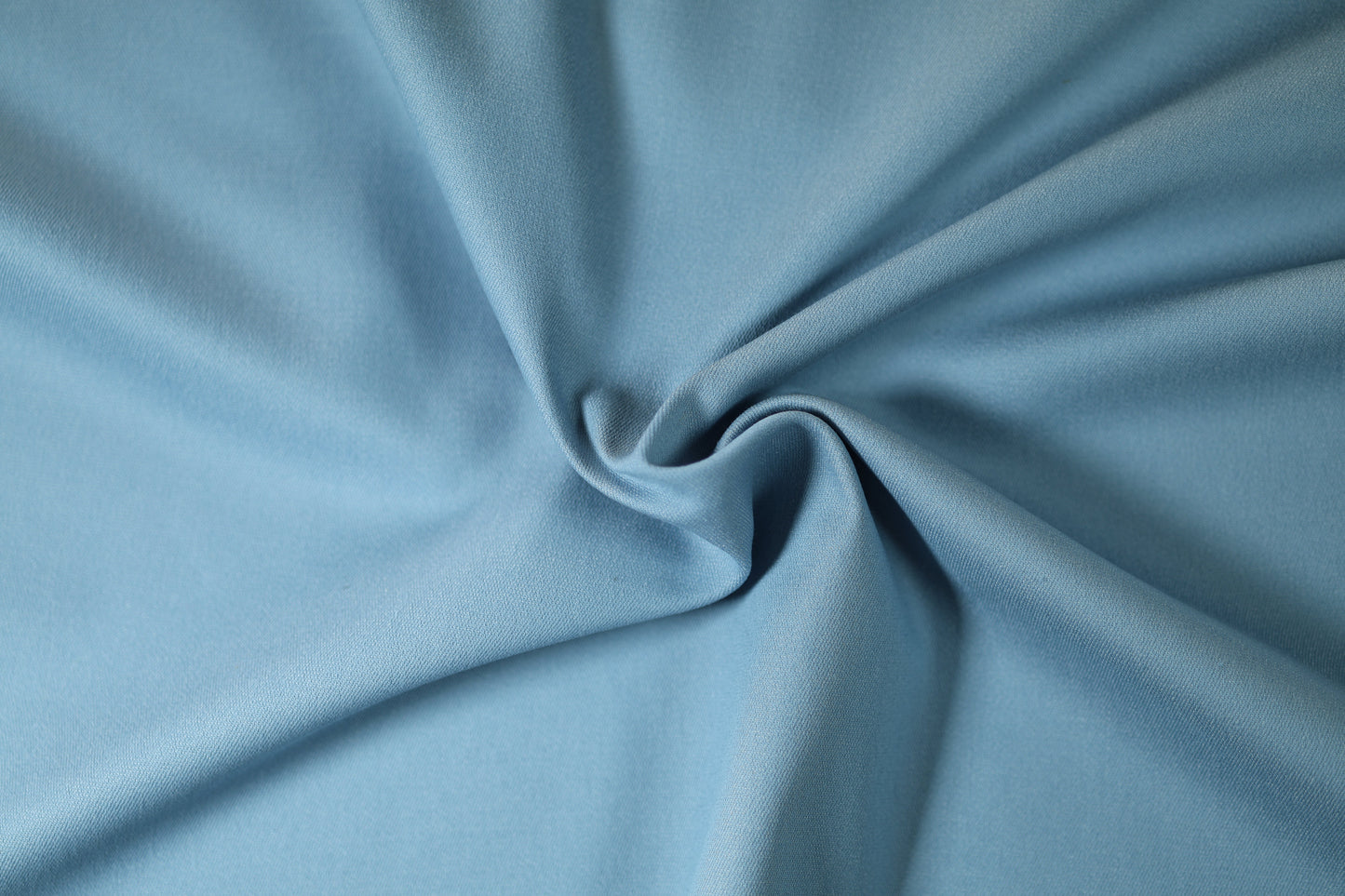Denimstoff in Hellblau, ideal für robuste Kleidung