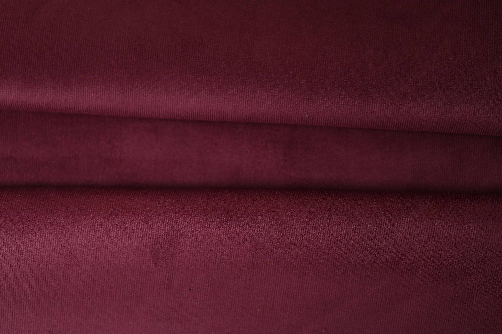 Cordstoff in Bordeaux – weich und elegant