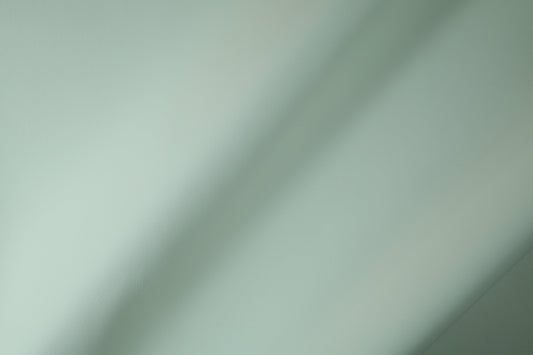 Kunstleder in Cremeweiß für elegante Polsterungen