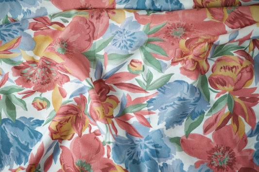 Viskosestoff – Aquarellblumen in Hellblau & Rosa – Viskosestoff mit Blumenmuster – weich und ideal für sommerliche Kleidung – Inspiration für Nähprojekte